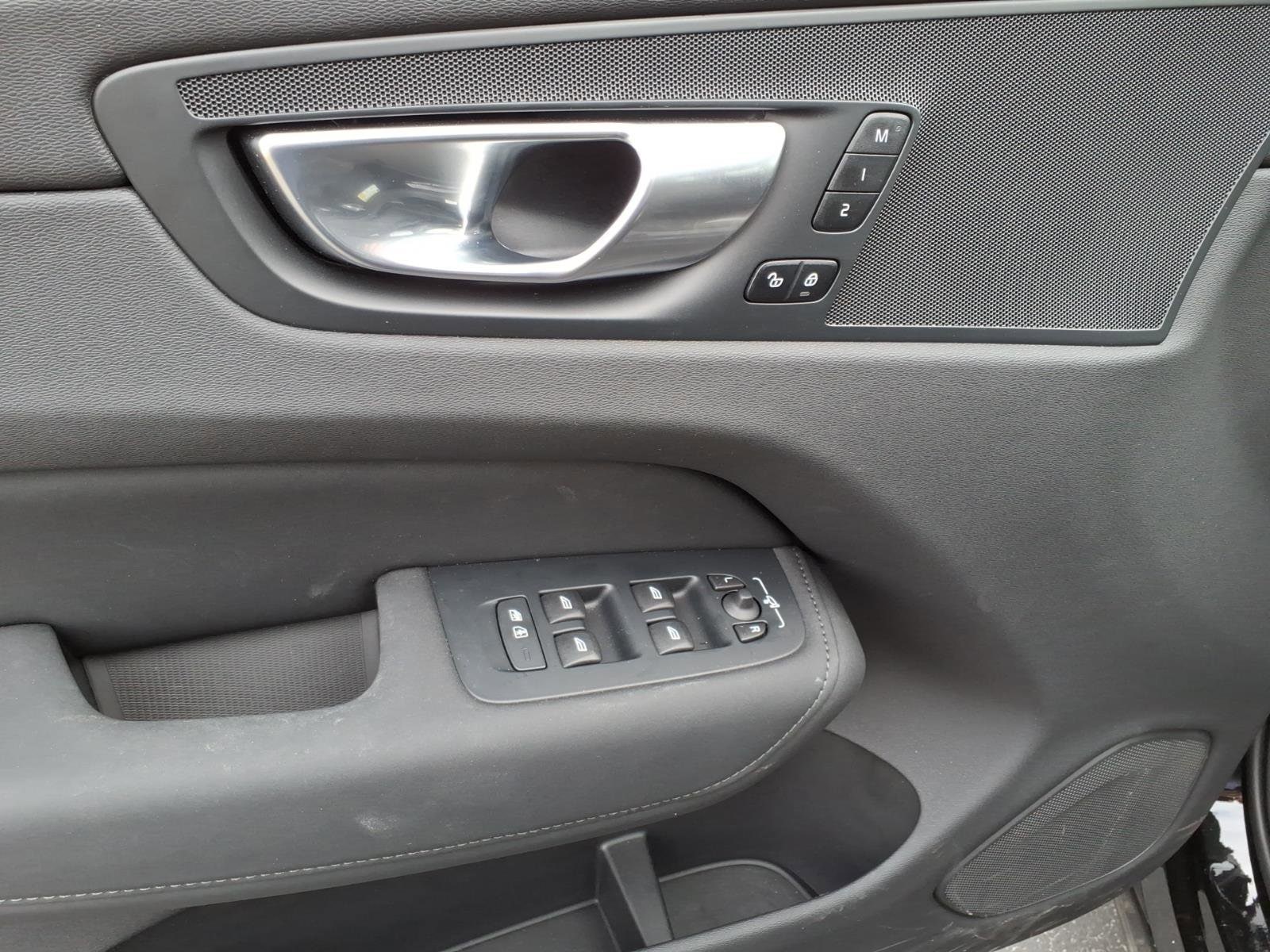 2026 Volvo XC60 Plus - Photo 13