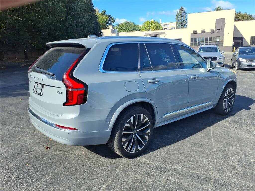 2025 Volvo XC90 Plus photo 2