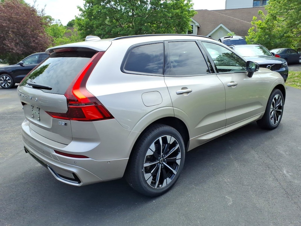 New 2026 Volvo XC60 B5 Plus SUV
