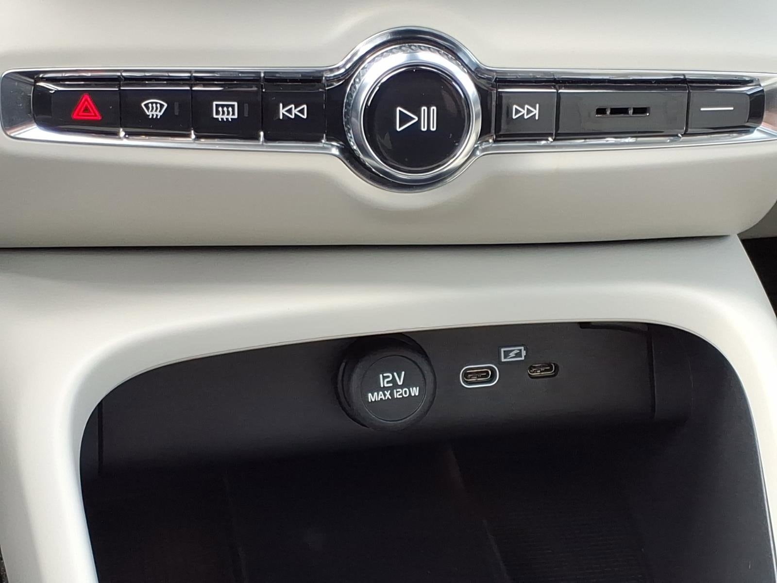 2023 Volvo XC40 Plus - Photo 23