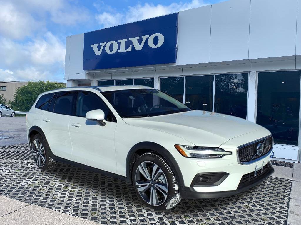 2025 Volvo V60 Cross Country Plus