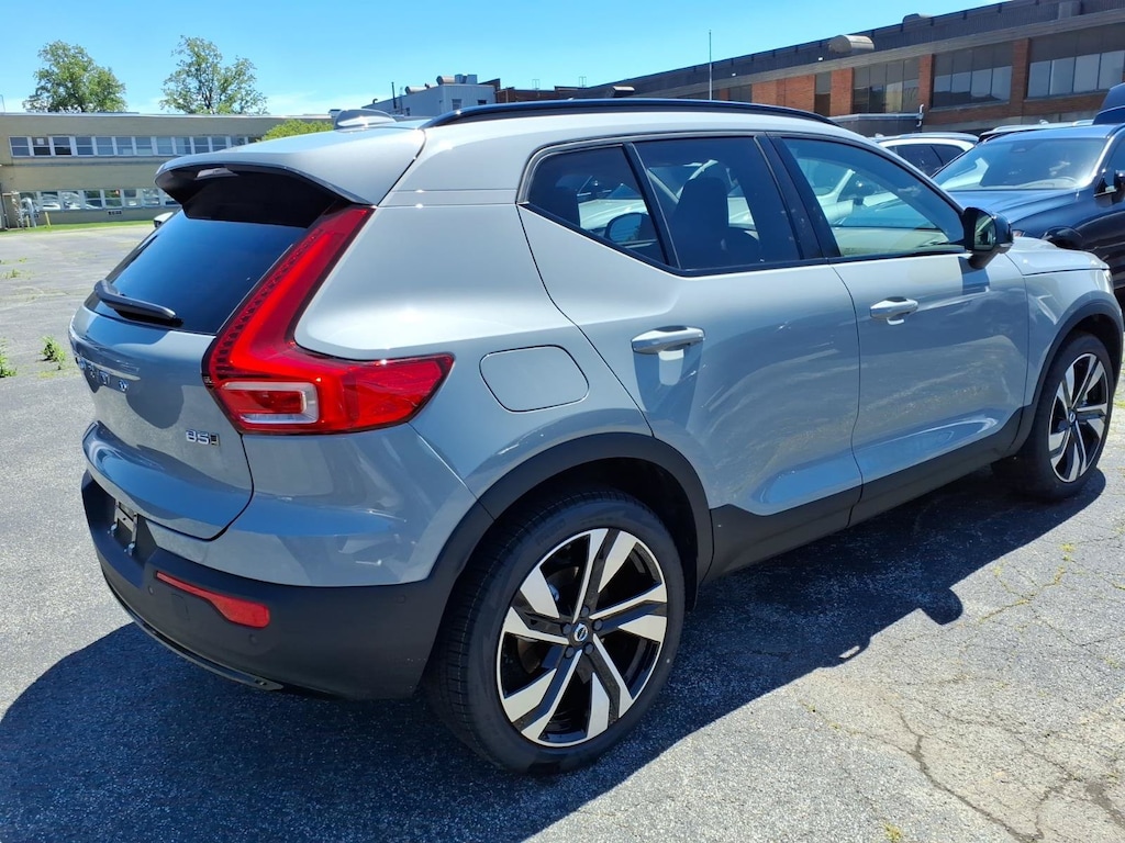 New 2026 Volvo XC40 B5 Plus SUV