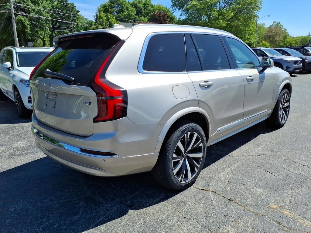 New 2026 Volvo XC90 B5 Core SUV