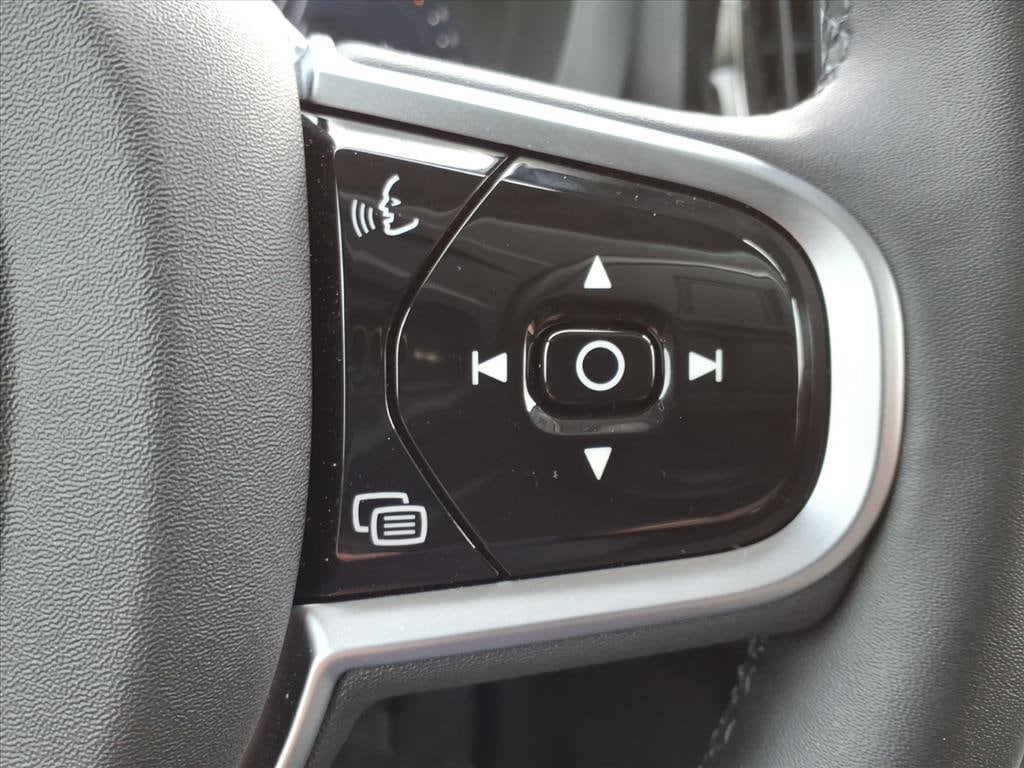 2026 Volvo XC60 Plus - Photo 17