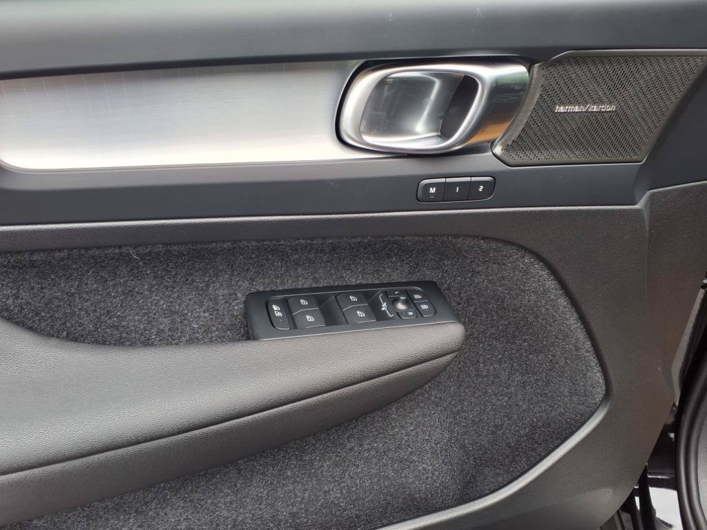 2026 Volvo XC40 Ultra Black Edition - Photo 15