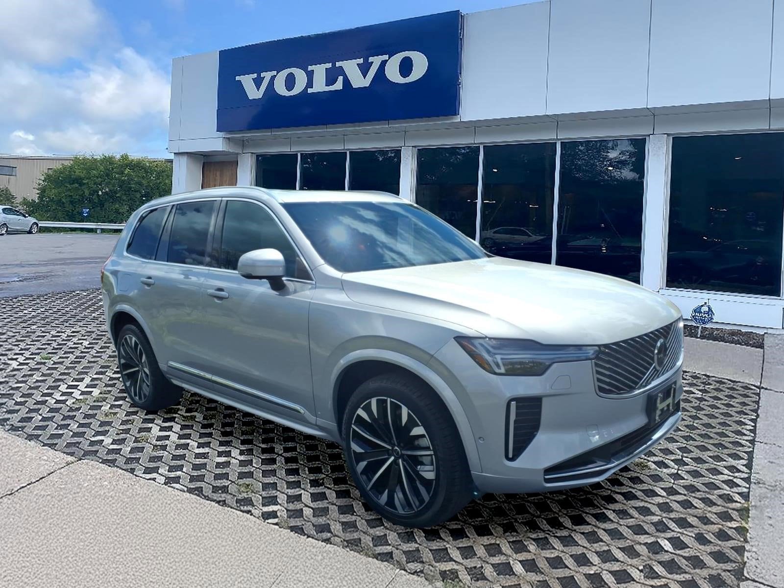 2025 Volvo XC90 B5 Plus Bright 4WD's photo