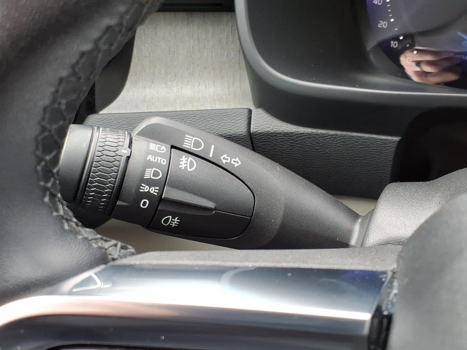 2023 Volvo XC40 Plus - Photo 19