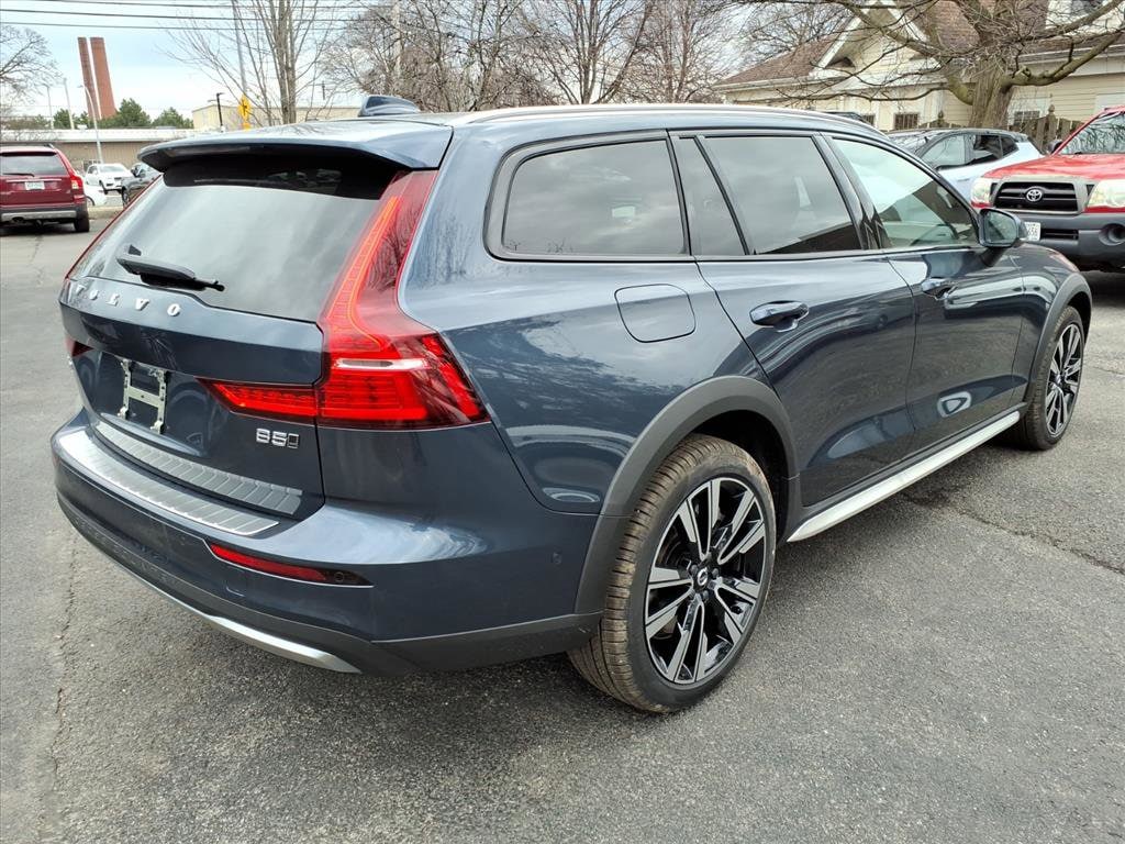 New 2026 Volvo V60 Cross Country B5 Ultra Wagon