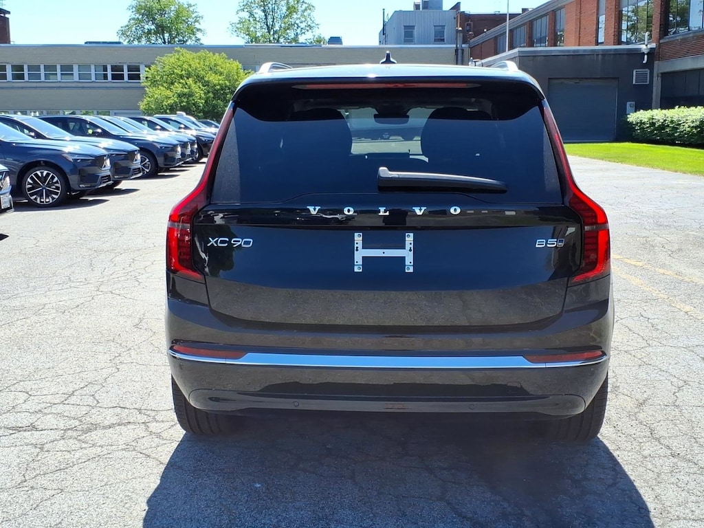 New 2026 Volvo XC90 B5 Core SUV