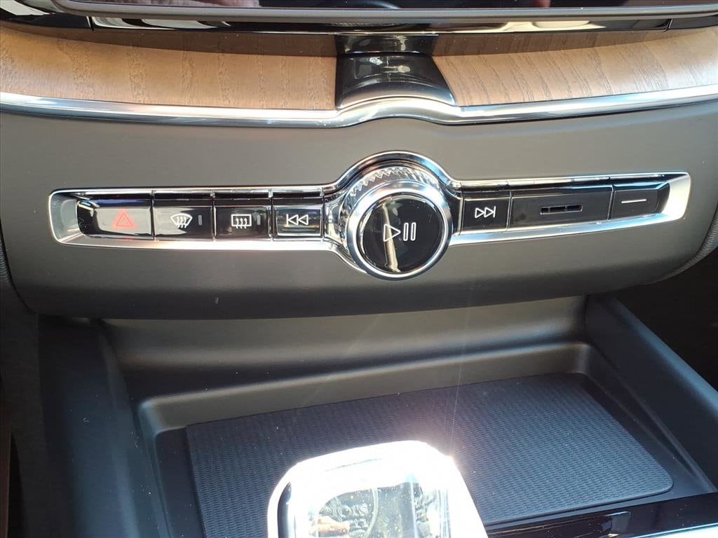 2026 Volvo XC60 Plus - Photo 24