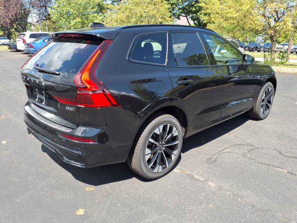 2026 Volvo XC60 B5 Plus photo 2