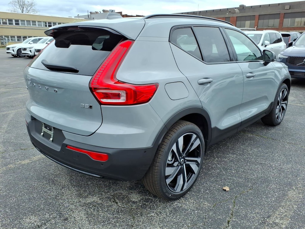 New 2026 Volvo XC40 B5 Ultra SUV