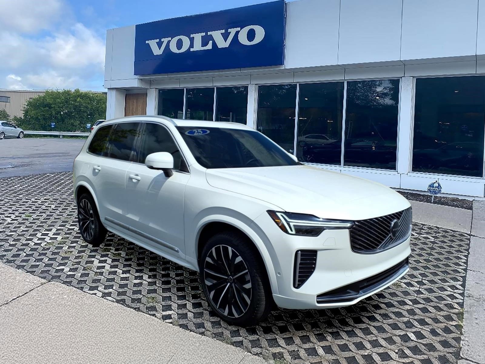 2025 Volvo XC90 B5 Plus Bright 4WD's photo