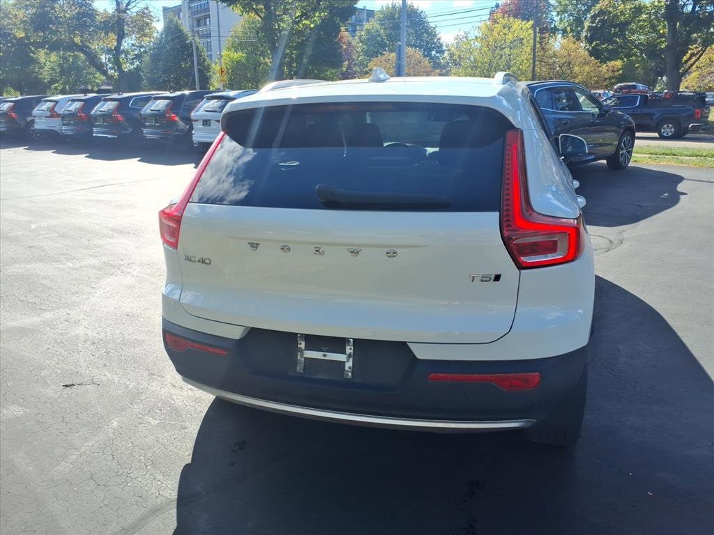 Used 2020 Volvo XC40 T5 Momentum SUV