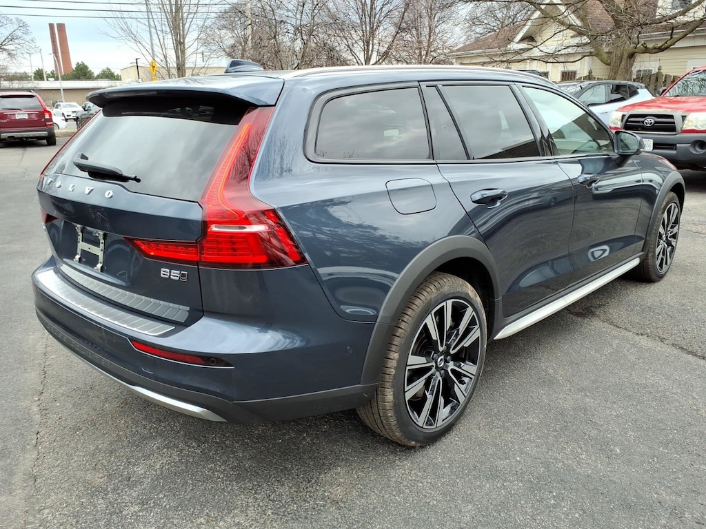 New 2026 Volvo V60 Cross Country B5 Ultra Wagon