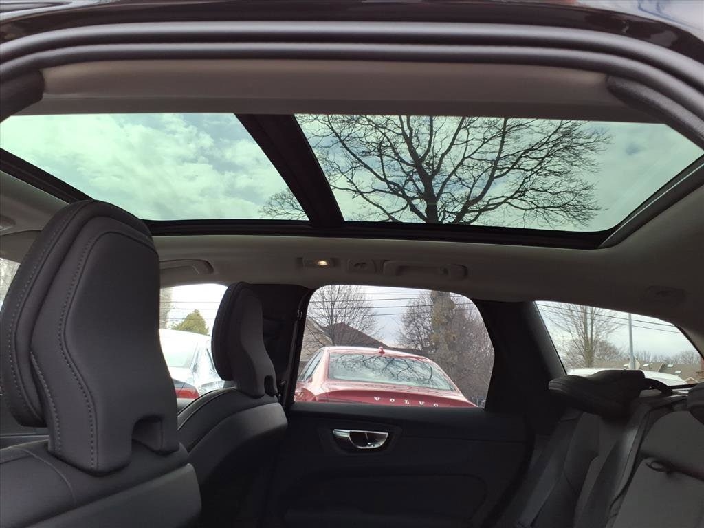 2026 Volvo XC60 Plus - Photo 10