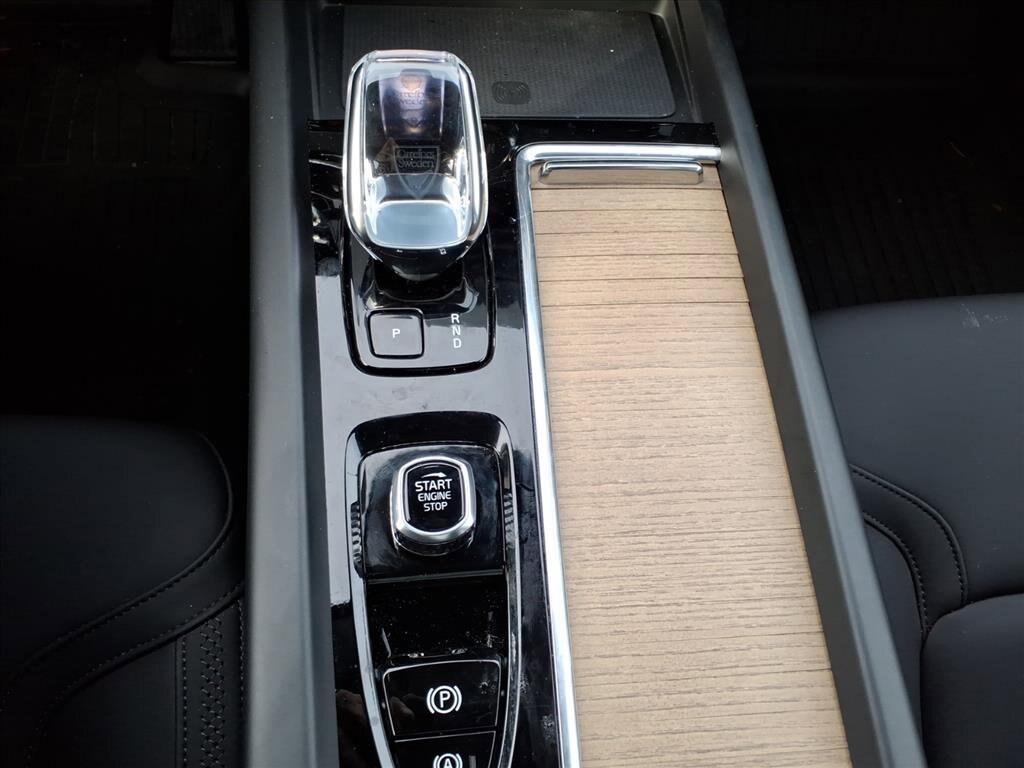 2026 Volvo XC60 Plus - Photo 23