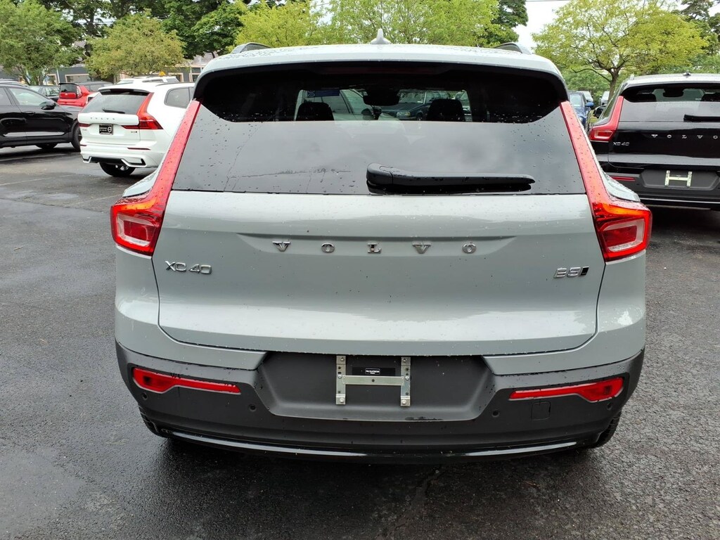 New 2026 Volvo XC40 B5 Core SUV