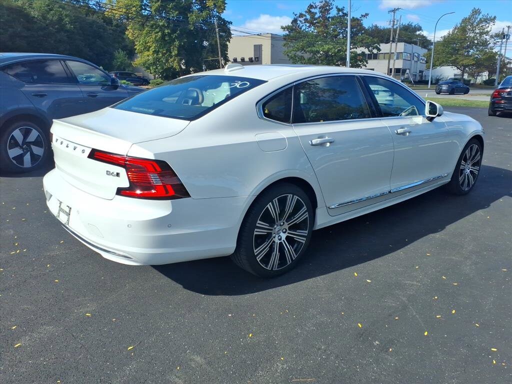 2022 Volvo S90 Inscription photo 2