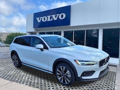 2026 Volvo V60 Cross Country B5 Ultra Wagon
