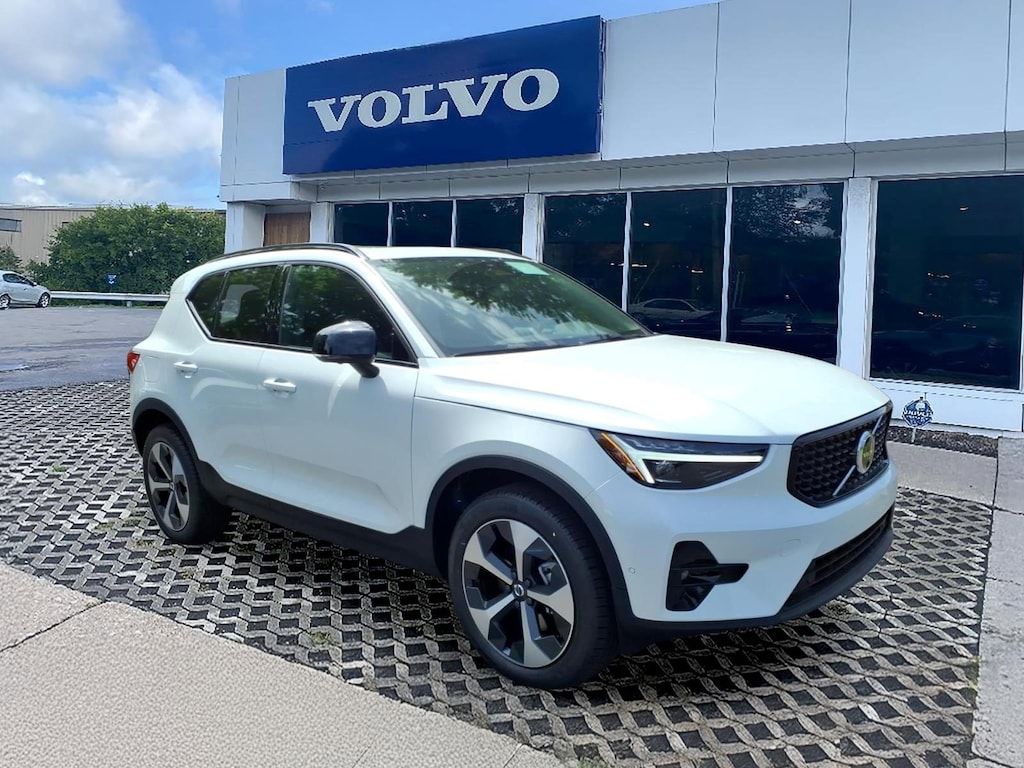 New 2026 Volvo XC40 B5 Plus SUV