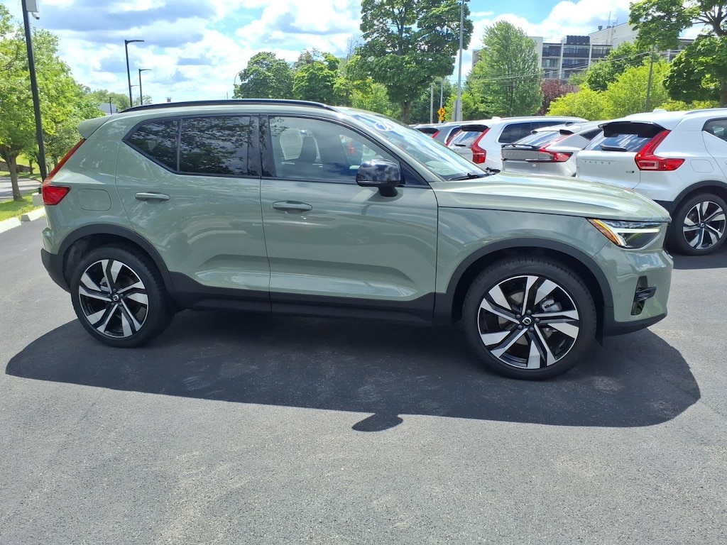 Used 2024 Volvo XC40 B5 Plus Dark SUV