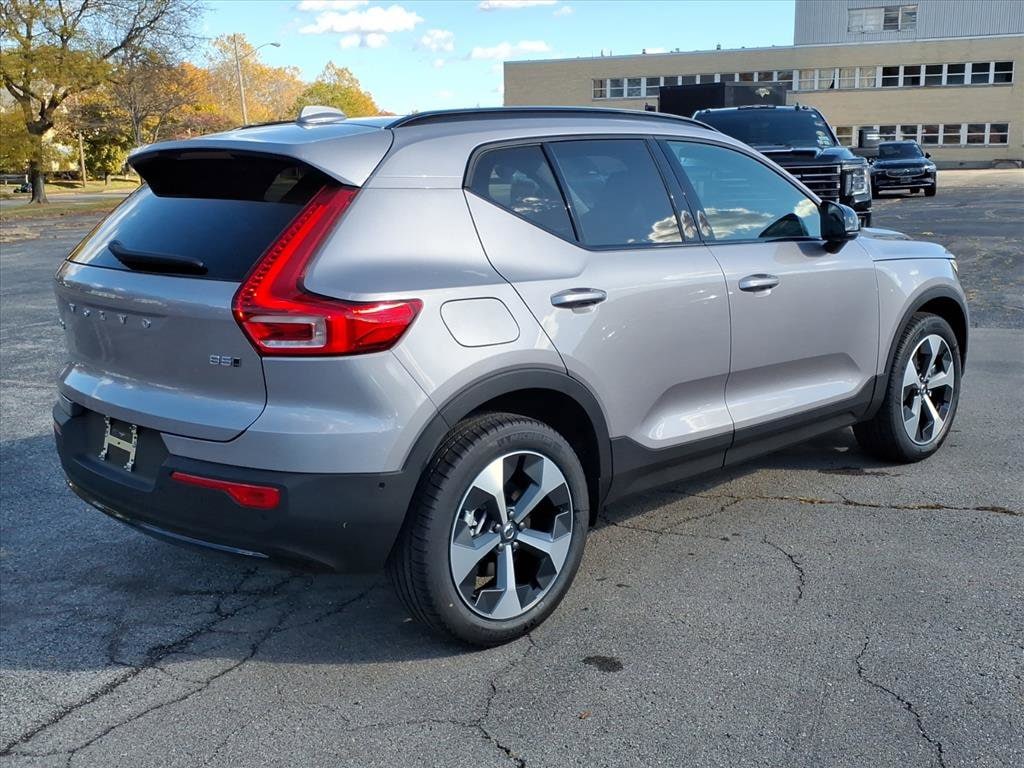 New 2026 Volvo XC40 B5 Plus SUV