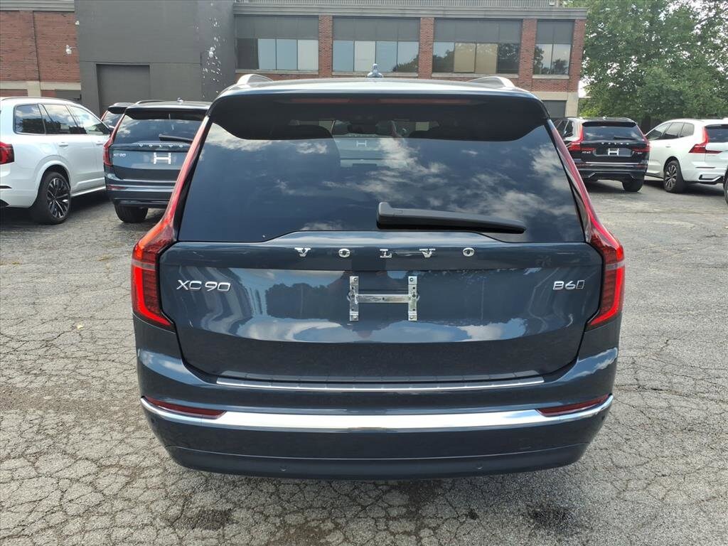 2026 Volvo XC90 Plus photo 2