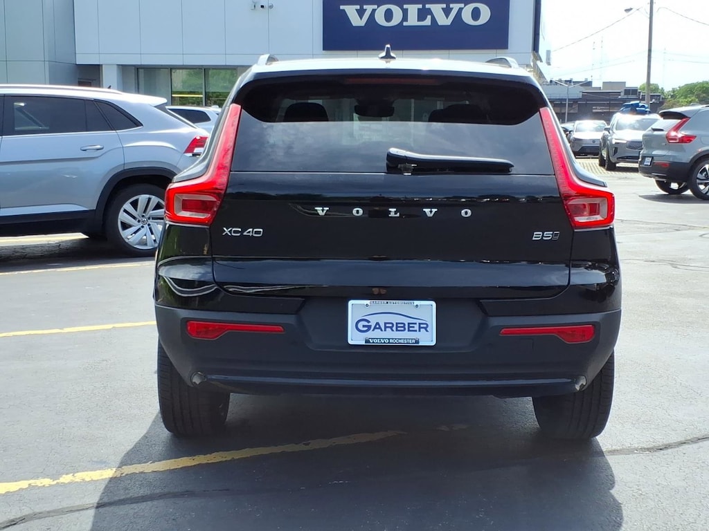 New 2026 Volvo XC40 B5 Core SUV