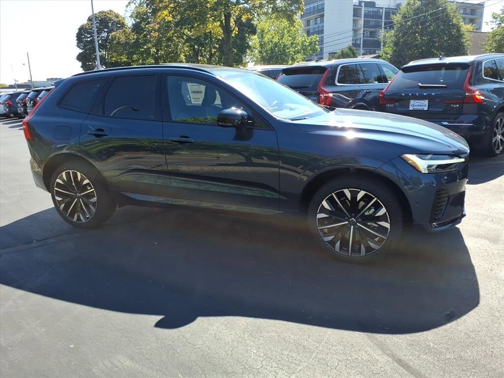 2026 Volvo XC60 B5 photo 2