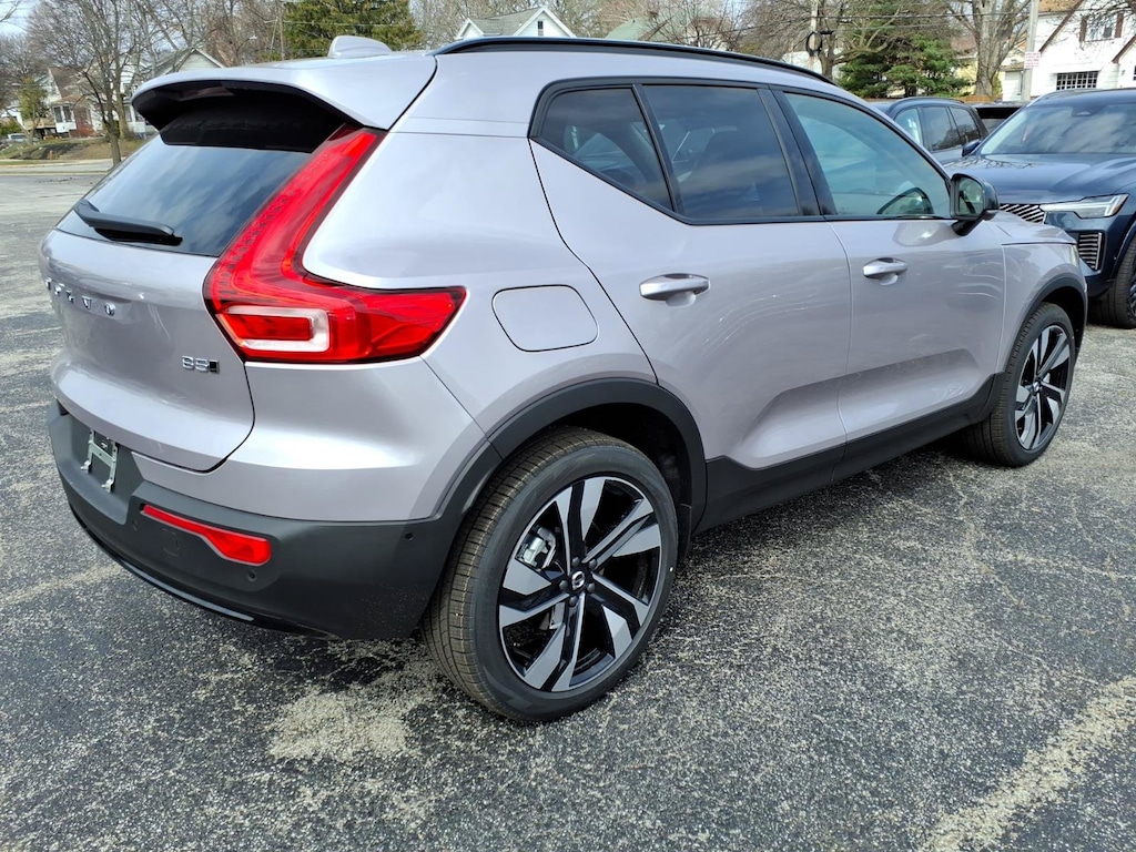 New 2026 Volvo XC40 B5 Plus SUV