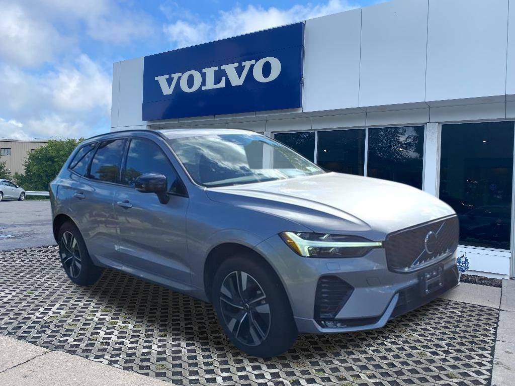 2026 Volvo XC60 Core's photo