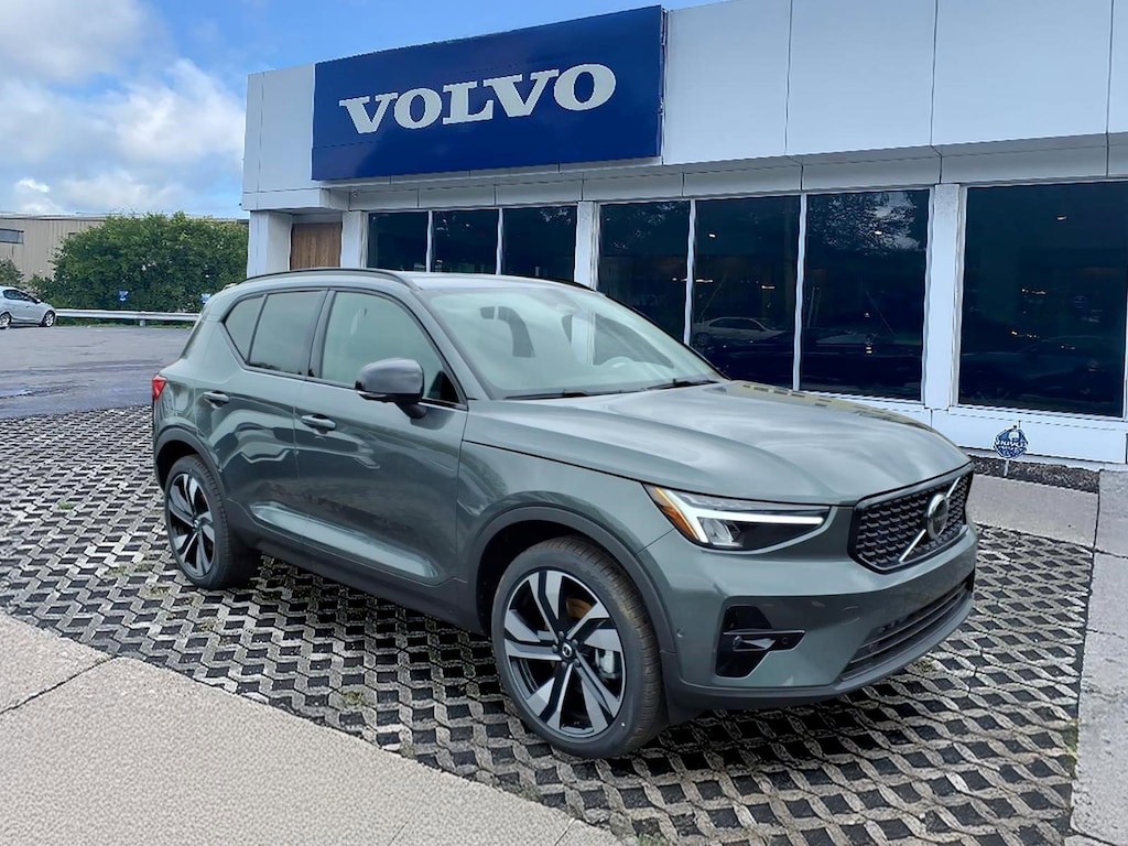 New 2026 Volvo XC40 B5 Plus SUV