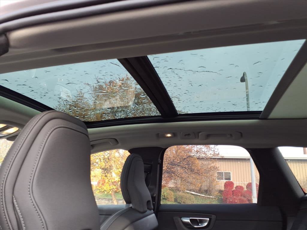 2026 Volvo XC60 Plus - Photo 10