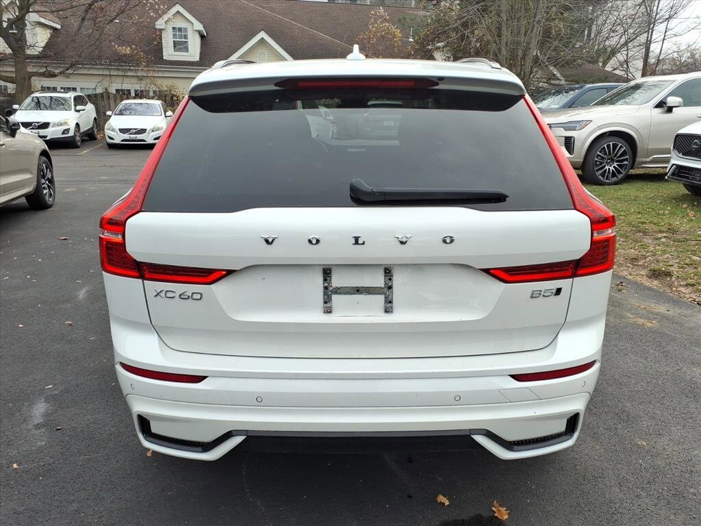 2023 Volvo XC60 B5 Plus photo 3