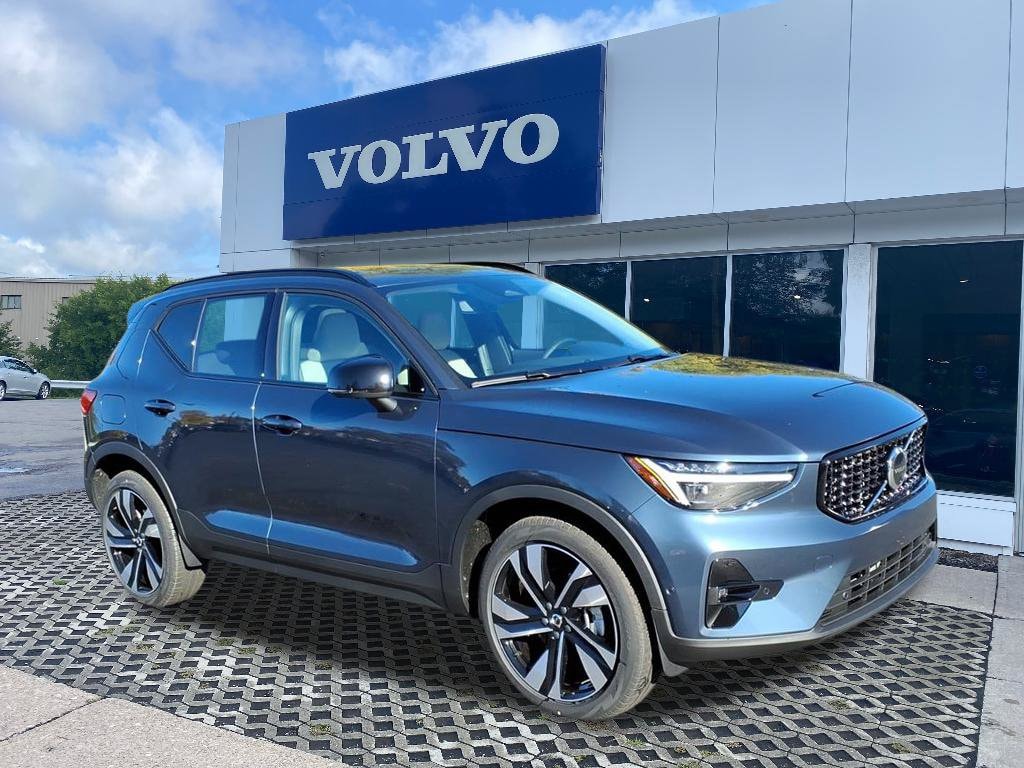 New 2026 Volvo XC40 B5 Ultra SUV