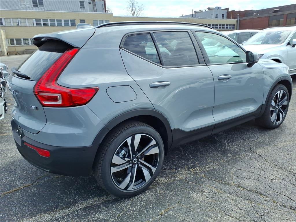 New 2026 Volvo XC40 B5 Plus SUV
