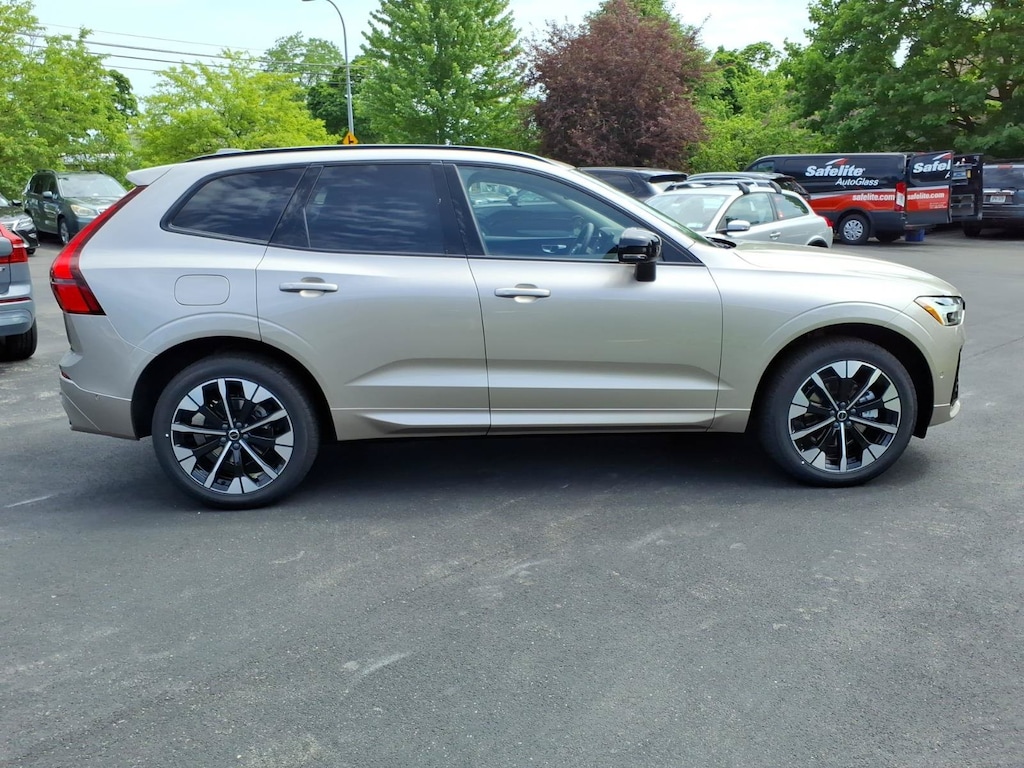 New 2026 Volvo XC60 B5 Plus SUV