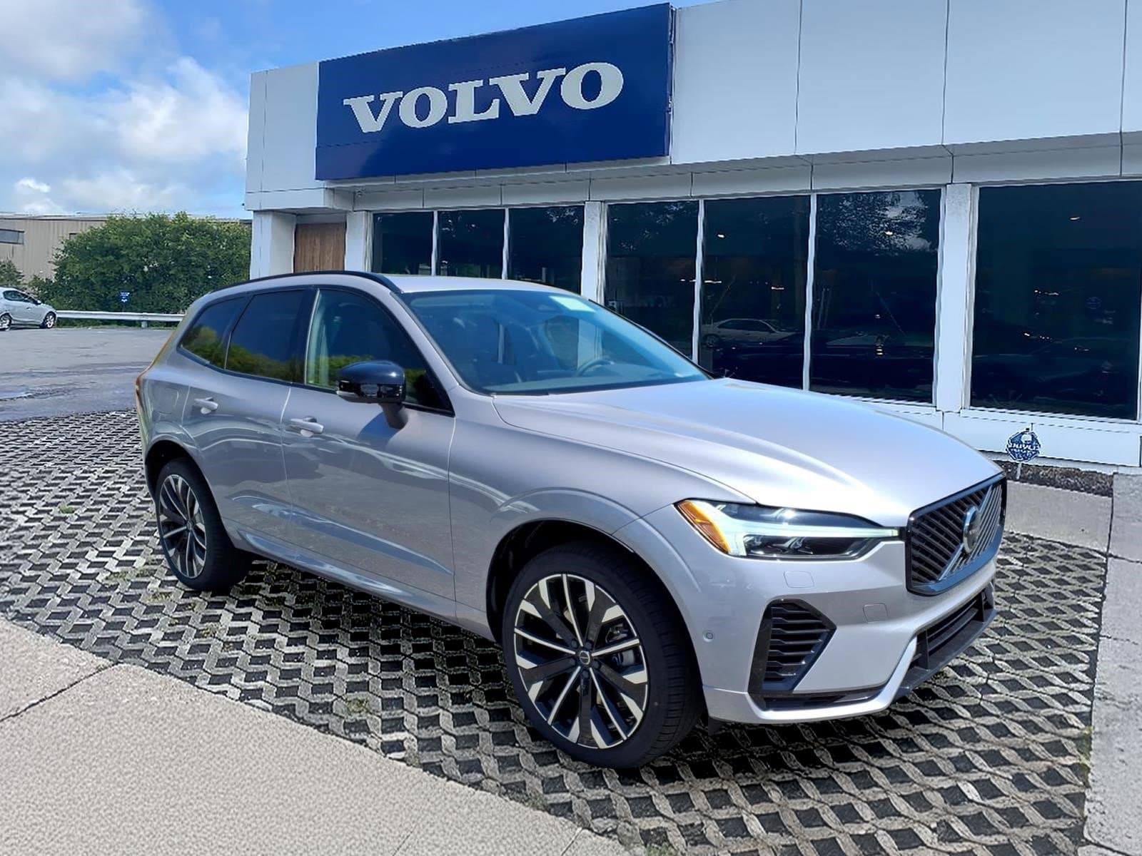 2026 Volvo XC60 T8 Ultra Dark AWD's photo