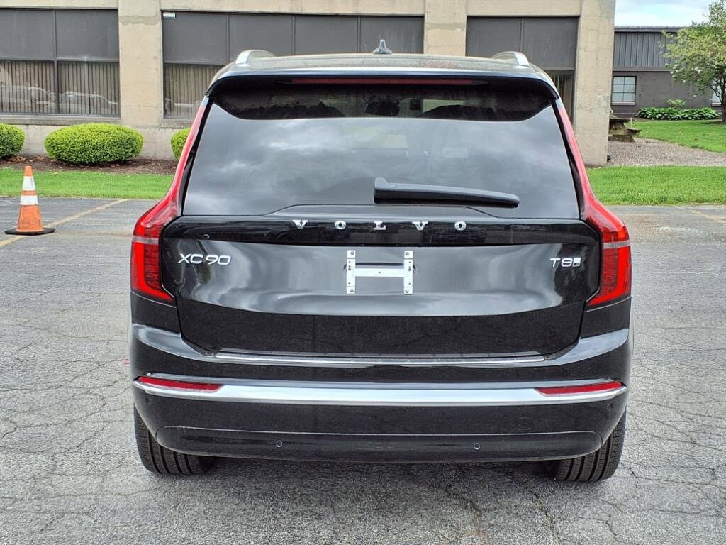 2025 Volvo XC90 T8 Plus photo 4
