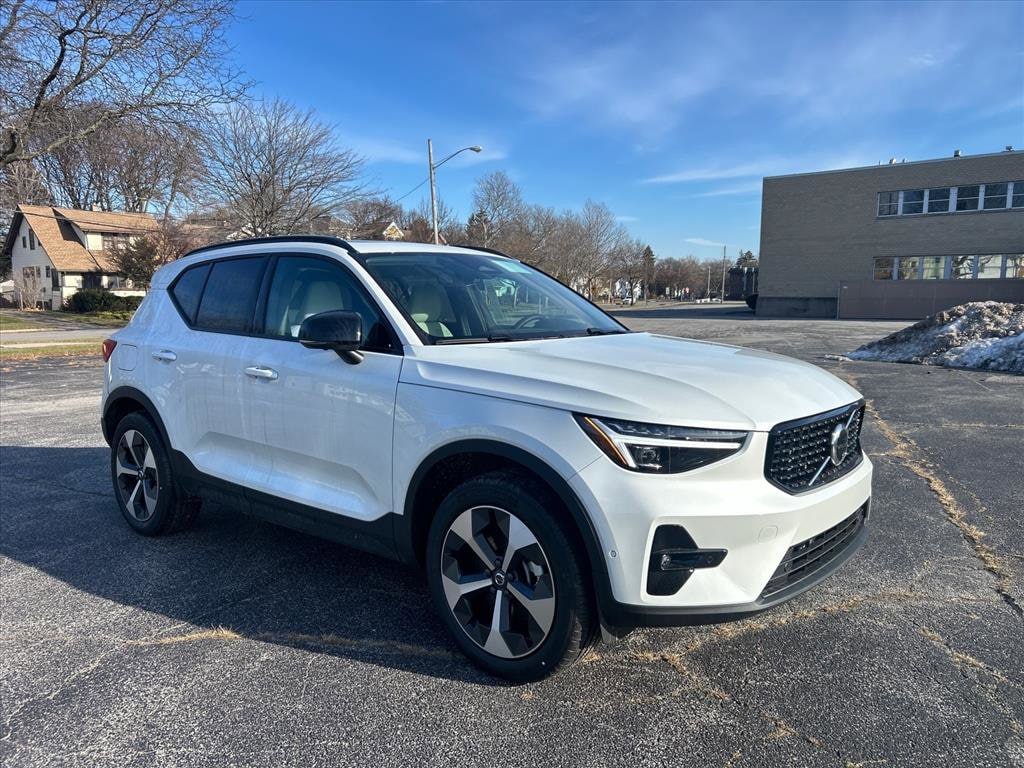 2026 Volvo XC40 Plus's photo