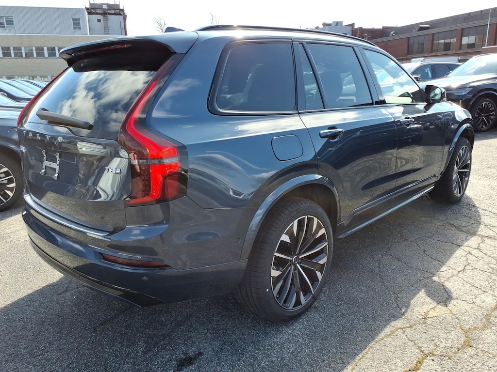 New 2026 Volvo XC90 plug-in hybrid T8 Ultra Dark Theme 7-Seater SUV