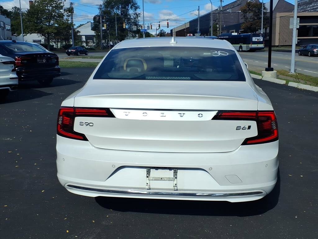 2022 Volvo S90 Inscription photo 3