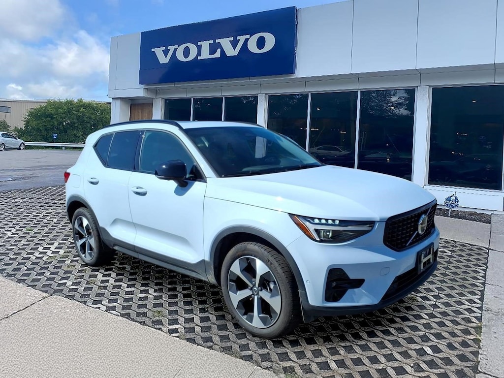New 2026 Volvo XC40 B5 Plus SUV