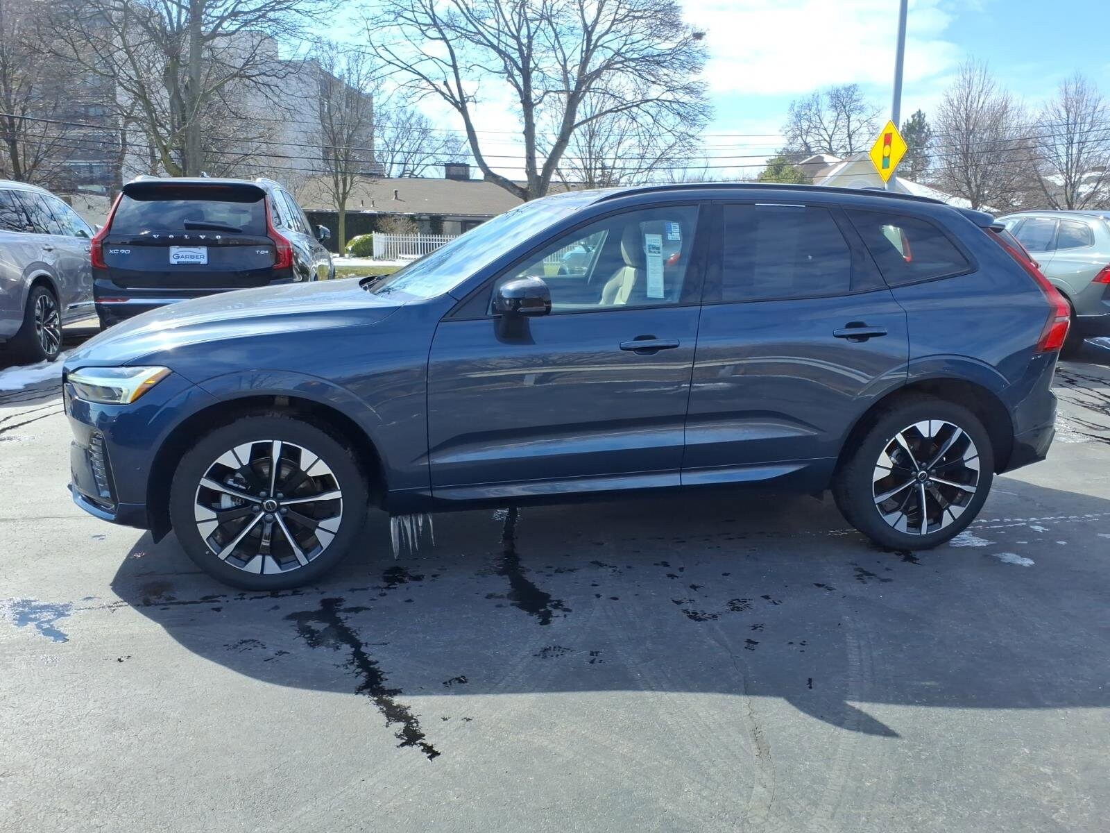 2026 Volvo XC60 Plus - Photo 6