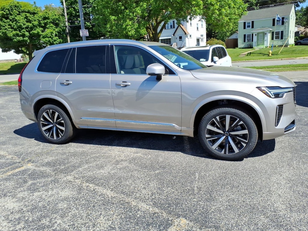 New 2026 Volvo XC90 B5 Core SUV