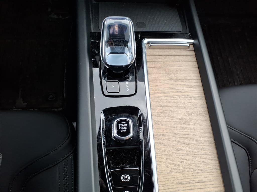 2026 Volvo XC60 Plus - Photo 23