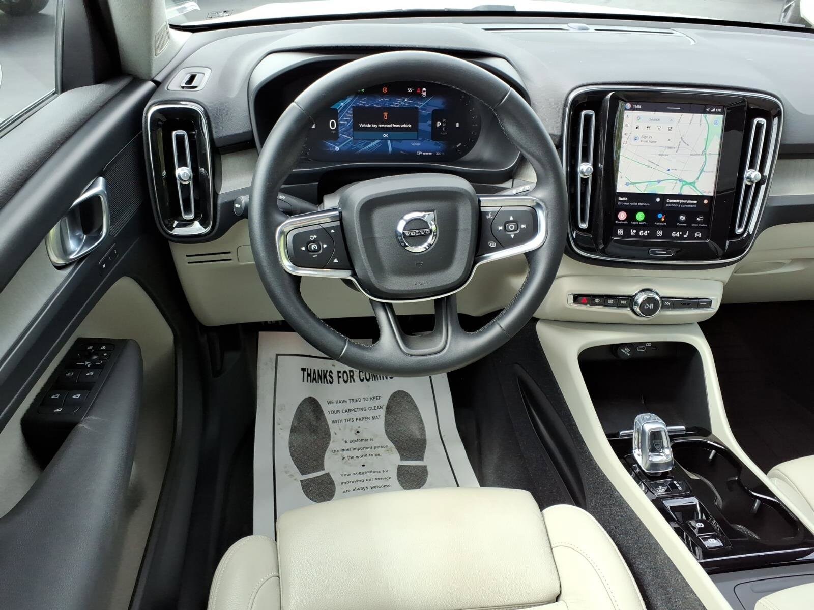 2023 Volvo XC40 Plus - Photo 12
