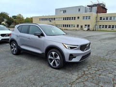 2026 Volvo XC40 B5 Core SUV