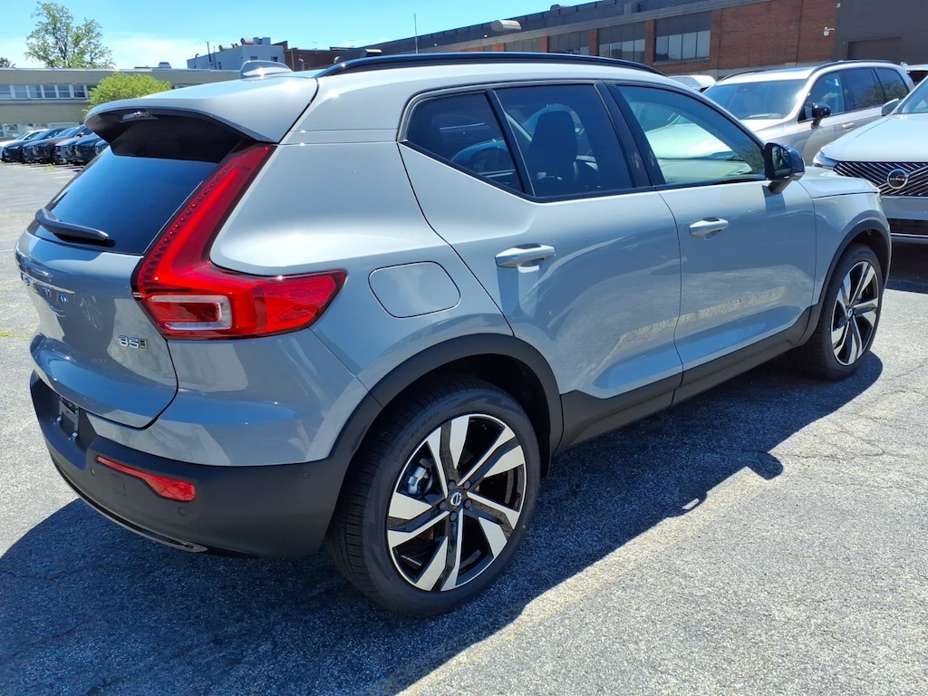 New 2026 Volvo XC40 B5 Plus SUV